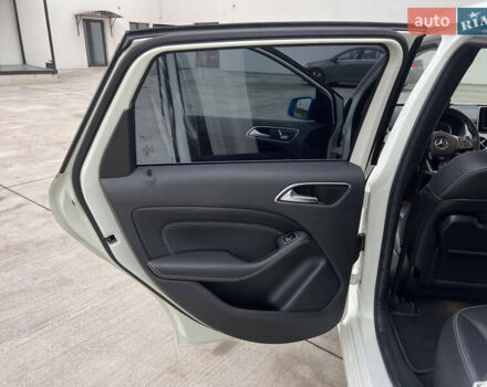 Білий Мерседес Б-клас, об'ємом двигуна 0 л та пробігом 54 тис. км за 11800 $, фото 12 на Automoto.ua