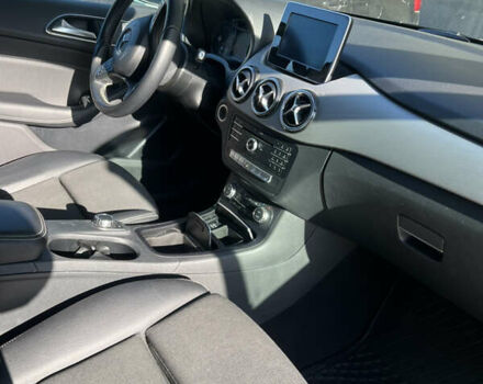 Белый Мерседес Б-класс, объемом двигателя 0 л и пробегом 70 тыс. км за 11500 $, фото 3 на Automoto.ua