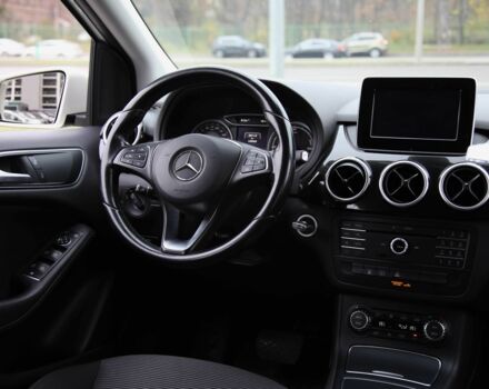 Белый Мерседес Б-класс, объемом двигателя 0 л и пробегом 158 тыс. км за 9500 $, фото 10 на Automoto.ua