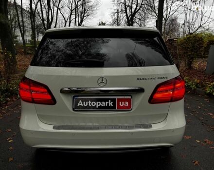 Белый Мерседес Б-класс, объемом двигателя 0 л и пробегом 120 тыс. км за 9440 $, фото 6 на Automoto.ua