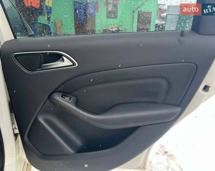 Белый Мерседес Б-класс, объемом двигателя 0 л и пробегом 104 тыс. км за 11300 $, фото 14 на Automoto.ua