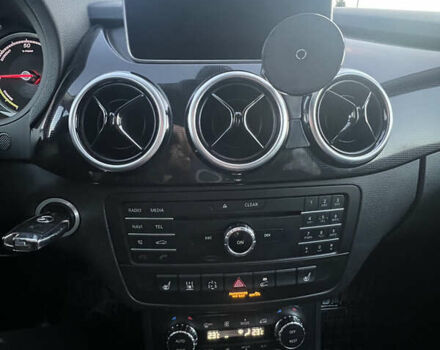 Белый Мерседес Б-класс, объемом двигателя 0 л и пробегом 108 тыс. км за 11500 $, фото 8 на Automoto.ua