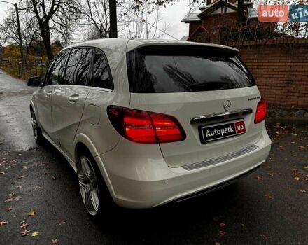 Белый Мерседес Б-класс, объемом двигателя 0 л и пробегом 120 тыс. км за 9440 $, фото 7 на Automoto.ua