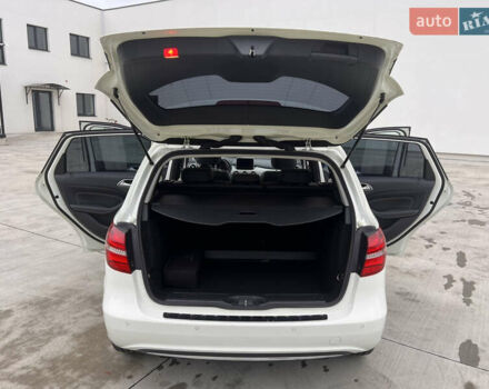 Білий Мерседес Б-клас, об'ємом двигуна 0 л та пробігом 54 тис. км за 11800 $, фото 8 на Automoto.ua