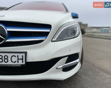 Мерседес Б-класс 2015 в Ровно на Automoto.ua Белый Мерседес Б-класс, объемом двигателя 0 л и пробегом 121 тыс. км за 13000 $, фото 33 на Automoto.ua