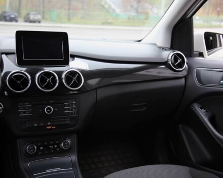 Белый Мерседес Б-класс, объемом двигателя 0 л и пробегом 158 тыс. км за 9500 $, фото 12 на Automoto.ua