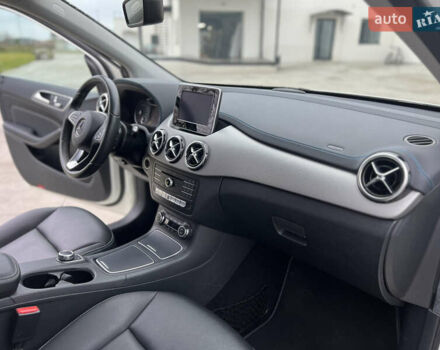 Білий Мерседес Б-клас, об'ємом двигуна 0 л та пробігом 54 тис. км за 11800 $, фото 17 на Automoto.ua