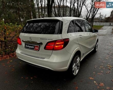 Белый Мерседес Б-класс, объемом двигателя 0 л и пробегом 120 тыс. км за 9440 $, фото 5 на Automoto.ua