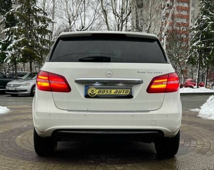 Белый Мерседес Б-класс, объемом двигателя 0 л и пробегом 146 тыс. км за 11700 $, фото 5 на Automoto.ua