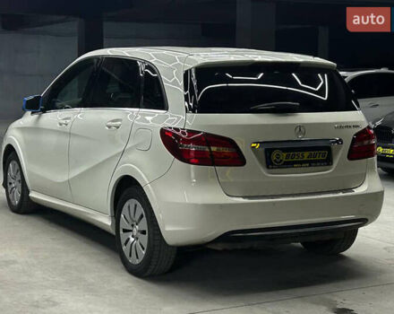 Белый Мерседес Б-класс, объемом двигателя 0 л и пробегом 132 тыс. км за 11700 $, фото 3 на Automoto.ua