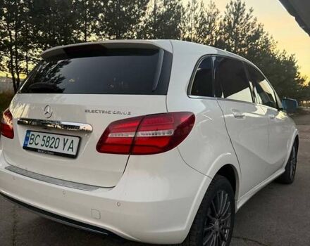 Белый Мерседес Б-класс, объемом двигателя 0 л и пробегом 146 тыс. км за 10700 $, фото 4 на Automoto.ua