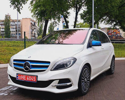 Белый Мерседес Б-класс, объемом двигателя 0 л и пробегом 93 тыс. км за 9499 $, фото 1 на Automoto.ua