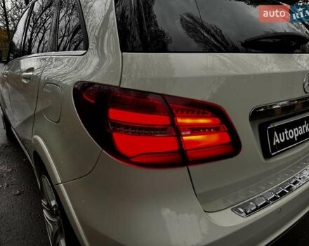 Белый Мерседес Б-класс, объемом двигателя 0 л и пробегом 120 тыс. км за 9440 $, фото 8 на Automoto.ua