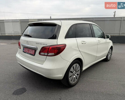 Белый Мерседес Б-класс, объемом двигателя 0 л и пробегом 115 тыс. км за 9000 $, фото 6 на Automoto.ua