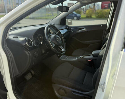 Белый Мерседес Б-класс, объемом двигателя 0 л и пробегом 87 тыс. км за 9000 $, фото 14 на Automoto.ua