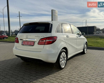 Белый Мерседес Б-класс, объемом двигателя 0 л и пробегом 87 тыс. км за 9000 $, фото 4 на Automoto.ua