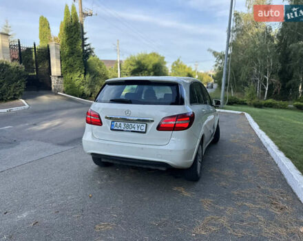 Белый Мерседес Б-класс, объемом двигателя 0 л и пробегом 120 тыс. км за 11500 $, фото 6 на Automoto.ua