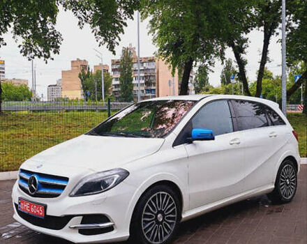 Белый Мерседес Б-класс, объемом двигателя 0 л и пробегом 93 тыс. км за 9499 $, фото 3 на Automoto.ua