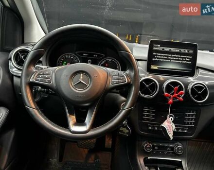 Белый Мерседес Б-класс, объемом двигателя 0 л и пробегом 120 тыс. км за 11800 $, фото 13 на Automoto.ua