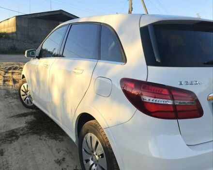 Білий Мерседес Б-клас, об'ємом двигуна 0 л та пробігом 63 тис. км за 15500 $, фото 3 на Automoto.ua