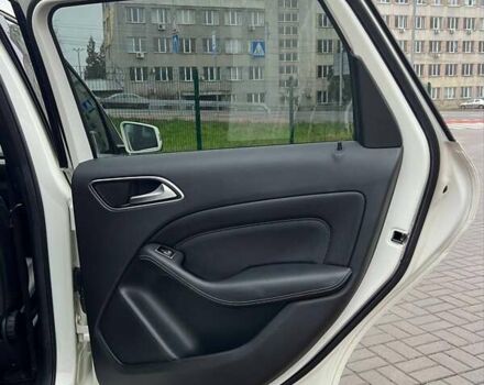 Белый Мерседес Б-класс, объемом двигателя 0 л и пробегом 96 тыс. км за 10999 $, фото 8 на Automoto.ua