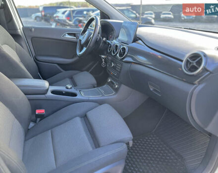 Білий Мерседес Б-клас, об'ємом двигуна 0 л та пробігом 63 тис. км за 11900 $, фото 22 на Automoto.ua