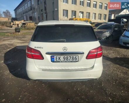 Белый Мерседес Б-класс, объемом двигателя 0 л и пробегом 117 тыс. км за 9850 $, фото 3 на Automoto.ua