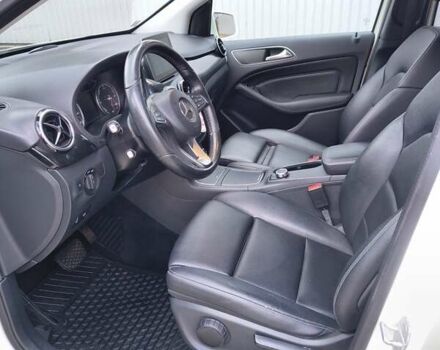 Белый Мерседес Б-класс, объемом двигателя 0 л и пробегом 120 тыс. км за 12500 $, фото 5 на Automoto.ua