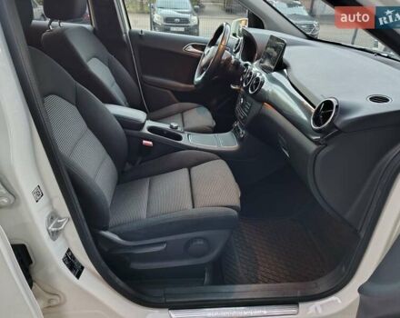 Белый Мерседес Б-класс, объемом двигателя 0 л и пробегом 85 тыс. км за 10500 $, фото 24 на Automoto.ua