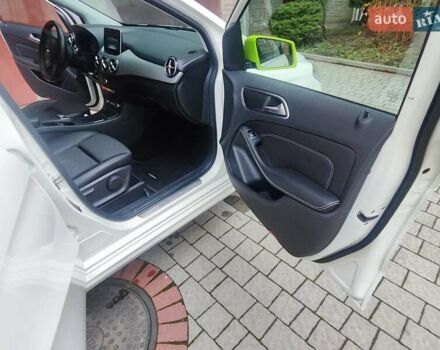 Белый Мерседес Б-класс, объемом двигателя 0 л и пробегом 60 тыс. км за 9999 $, фото 46 на Automoto.ua