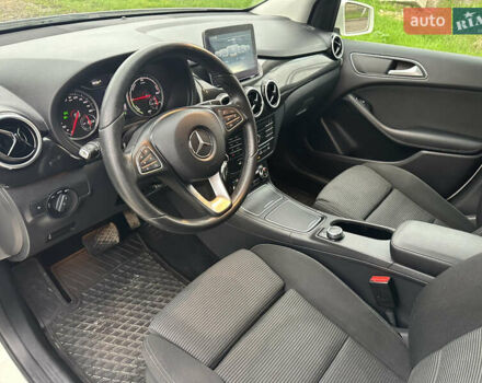 Білий Мерседес Б-клас, об'ємом двигуна 0 л та пробігом 54 тис. км за 10200 $, фото 7 на Automoto.ua