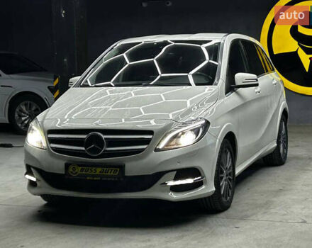 Белый Мерседес Б-класс, объемом двигателя 0 л и пробегом 120 тыс. км за 11800 $, фото 2 на Automoto.ua