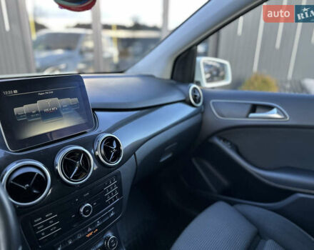 Білий Мерседес Б-клас, об'ємом двигуна 0 л та пробігом 63 тис. км за 11900 $, фото 32 на Automoto.ua