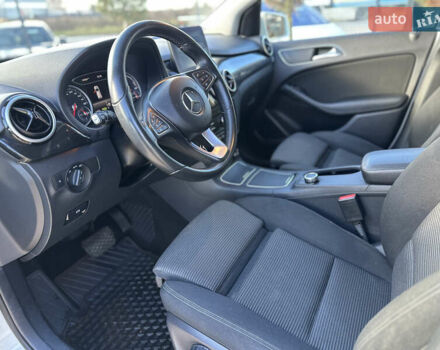 Білий Мерседес Б-клас, об'ємом двигуна 0 л та пробігом 63 тис. км за 11900 $, фото 17 на Automoto.ua