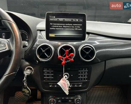 Белый Мерседес Б-класс, объемом двигателя 0 л и пробегом 120 тыс. км за 11800 $, фото 11 на Automoto.ua