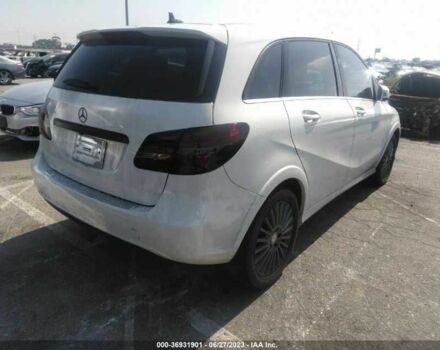 Белый Мерседес Б-класс, объемом двигателя 1 л и пробегом 62 тыс. км за 3200 $, фото 3 на Automoto.ua