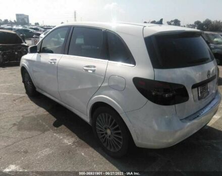 Белый Мерседес Б-класс, объемом двигателя 1 л и пробегом 62 тыс. км за 3200 $, фото 2 на Automoto.ua