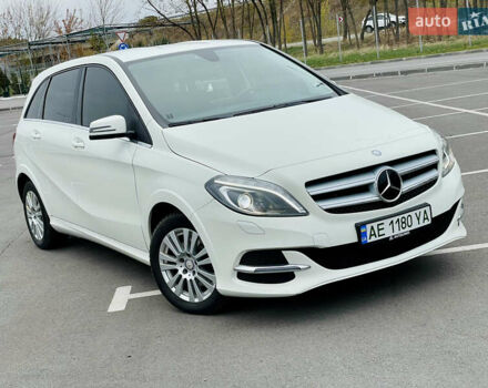 Белый Мерседес Б-класс, объемом двигателя 0 л и пробегом 57 тыс. км за 14400 $, фото 7 на Automoto.ua