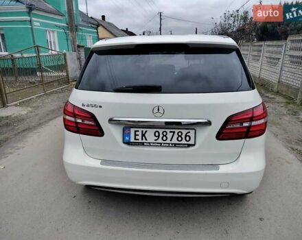 Білий Мерседес Б-клас, об'ємом двигуна 0 л та пробігом 112 тис. км за 9900 $, фото 4 на Automoto.ua