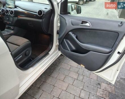 Белый Мерседес Б-класс, объемом двигателя 0 л и пробегом 85 тыс. км за 10500 $, фото 22 на Automoto.ua