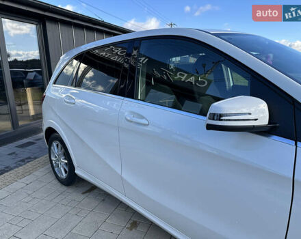 Білий Мерседес Б-клас, об'ємом двигуна 0 л та пробігом 63 тис. км за 11900 $, фото 4 на Automoto.ua