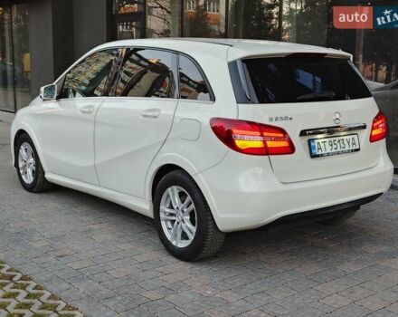 Белый Мерседес Б-класс, объемом двигателя 0 л и пробегом 85 тыс. км за 10500 $, фото 12 на Automoto.ua