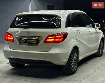 Белый Мерседес Б-класс, объемом двигателя 0 л и пробегом 120 тыс. км за 11800 $, фото 5 на Automoto.ua