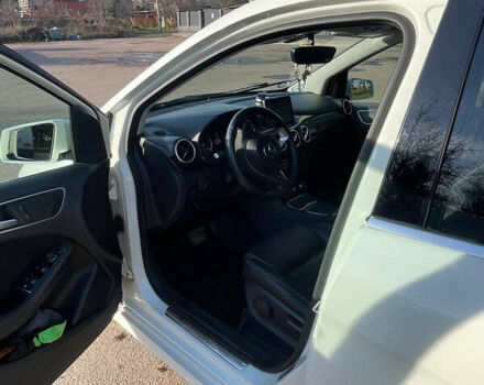 Білий Мерседес Б-клас, об'ємом двигуна 0 л та пробігом 140 тис. км за 11000 $, фото 5 на Automoto.ua