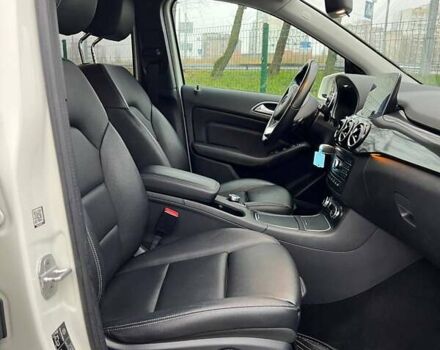 Белый Мерседес Б-класс, объемом двигателя 0 л и пробегом 96 тыс. км за 10999 $, фото 10 на Automoto.ua