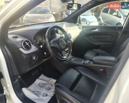 Белый Мерседес Б-класс, объемом двигателя 0 л и пробегом 117 тыс. км за 9850 $, фото 7 на Automoto.ua