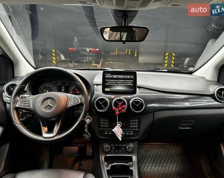 Белый Мерседес Б-класс, объемом двигателя 0 л и пробегом 120 тыс. км за 11800 $, фото 14 на Automoto.ua