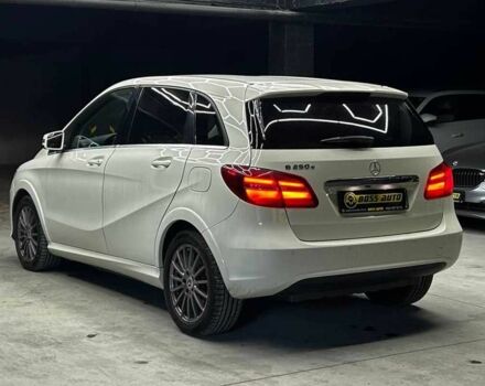 Білий Мерседес Б-клас, об'ємом двигуна 0 л та пробігом 120 тис. км за 11800 $, фото 3 на Automoto.ua