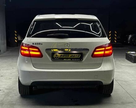 Білий Мерседес Б-клас, об'ємом двигуна 0 л та пробігом 120 тис. км за 11800 $, фото 4 на Automoto.ua