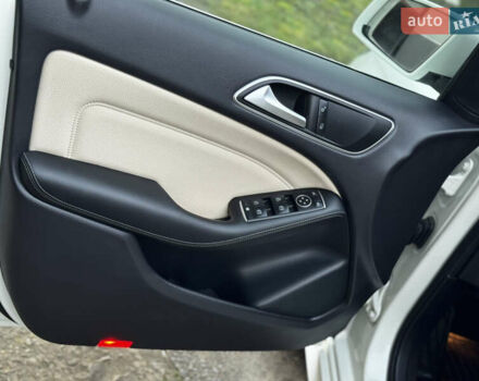 Белый Мерседес Б-класс, объемом двигателя 0 л и пробегом 117 тыс. км за 10550 $, фото 25 на Automoto.ua